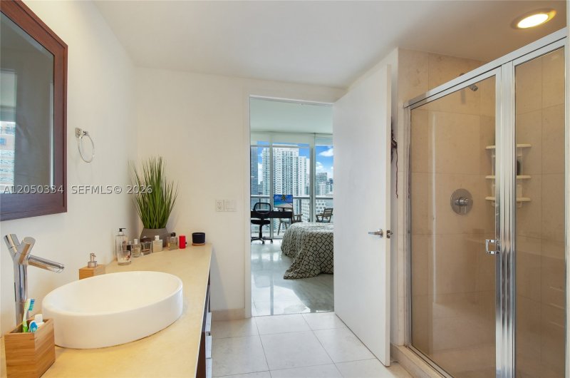 Condo for sale at Icon Brickell Tower II 3803