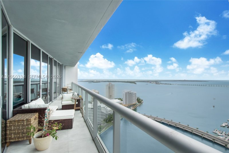 Condo for sale at Icon Brickell Tower II 3803