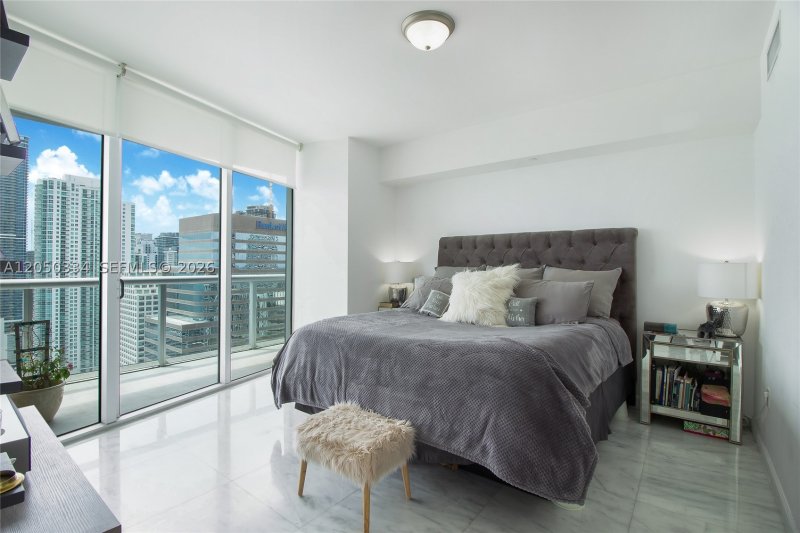 Condo for sale at Icon Brickell Tower II 3803