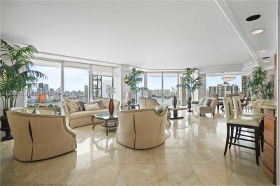 Turnberry Towers Apt #25GR