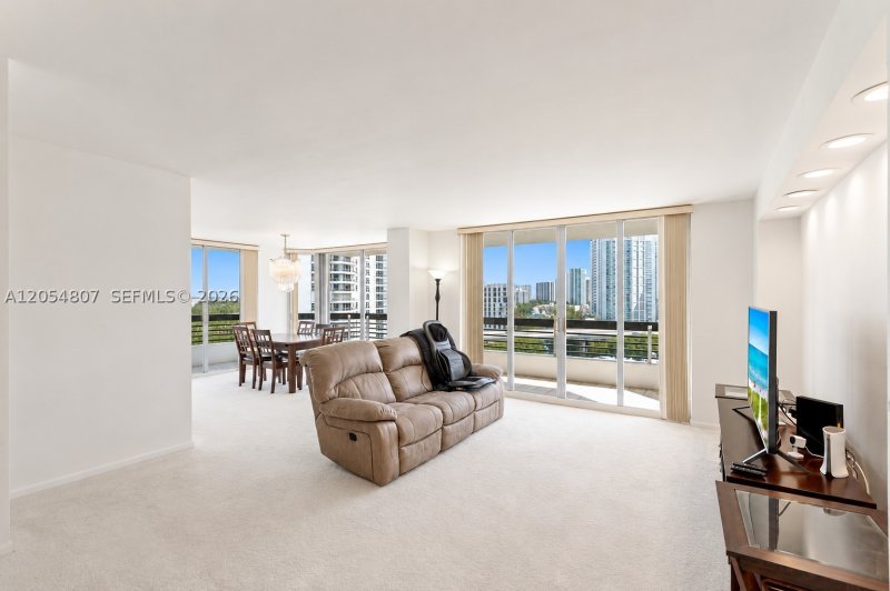 Condo for sale at Mystic Pointe 300 1207