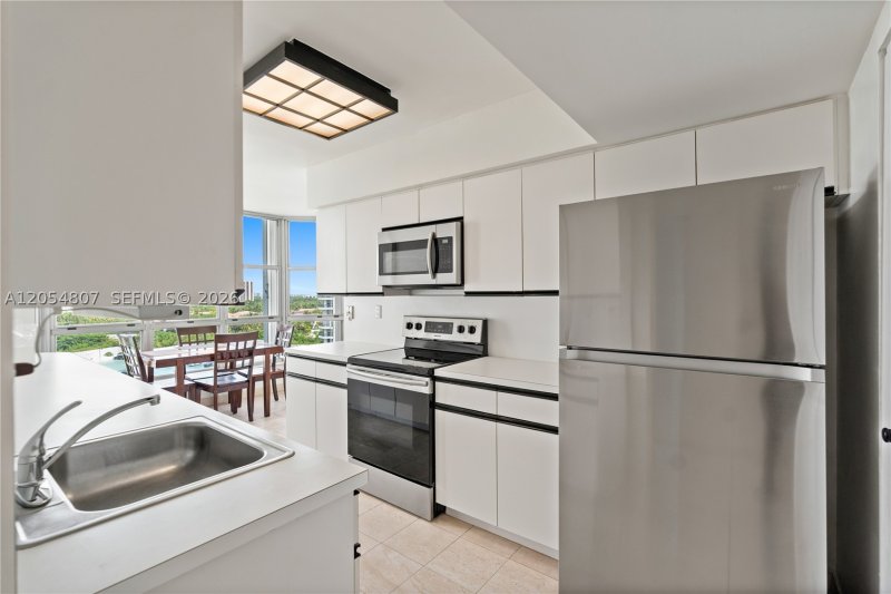 Condo for sale at Mystic Pointe 300 1207