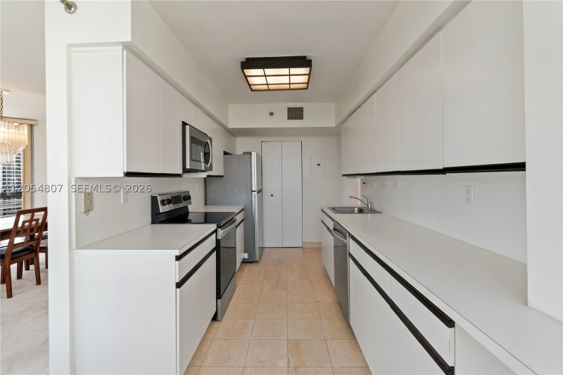 Condo for sale at Mystic Pointe 300 1207