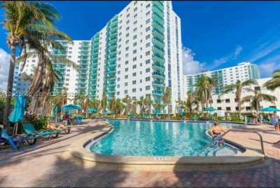 Tides Hollywood Beach Apt #2Z