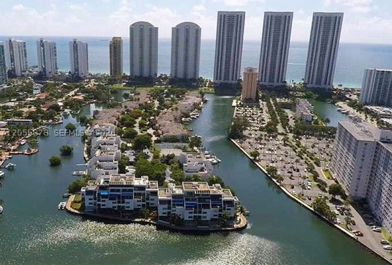 Alquiler de apartamento en Poinciana Island 1620