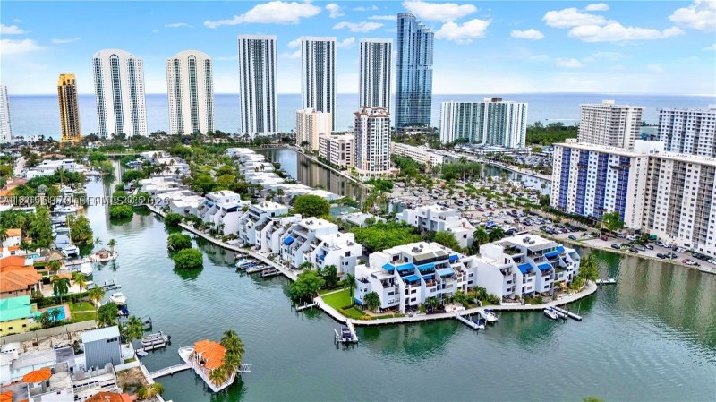 Poinciana Island Apt #1620