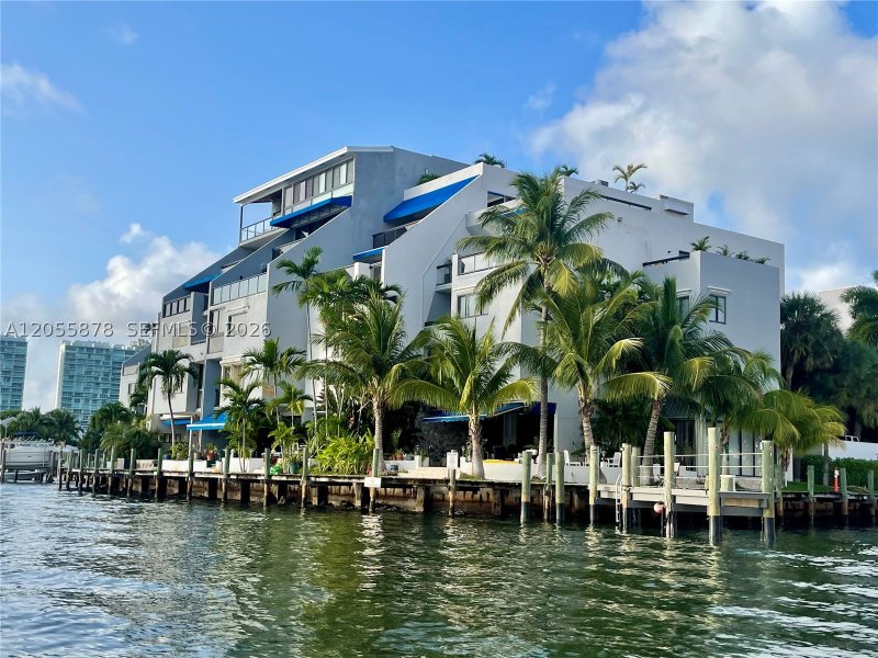 Alquiler de apartamento en Poinciana Island 1620