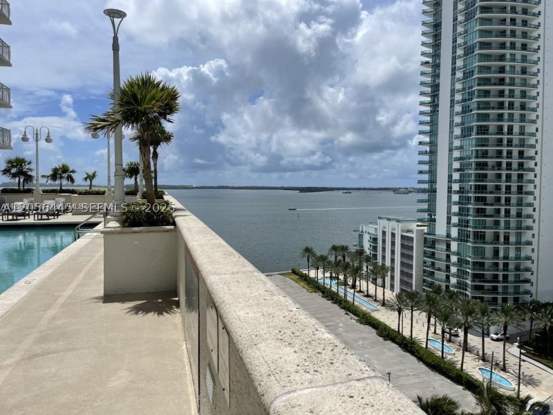 Condo for sale at The Club At Brickell Bay 1518