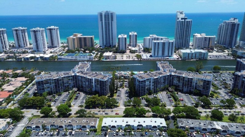 Apartment for rent at Oceanview Park 823
