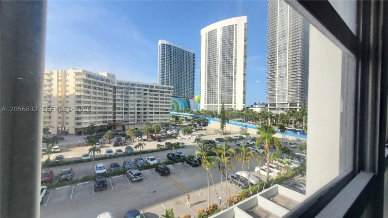 Apartment for rent at Plaza Towers South 505