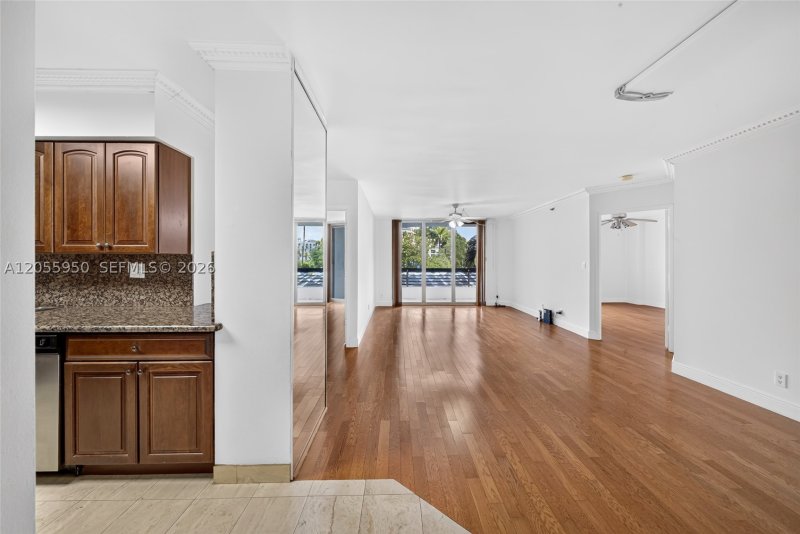 Comprar apartamento en Mystic Pointe 300 310