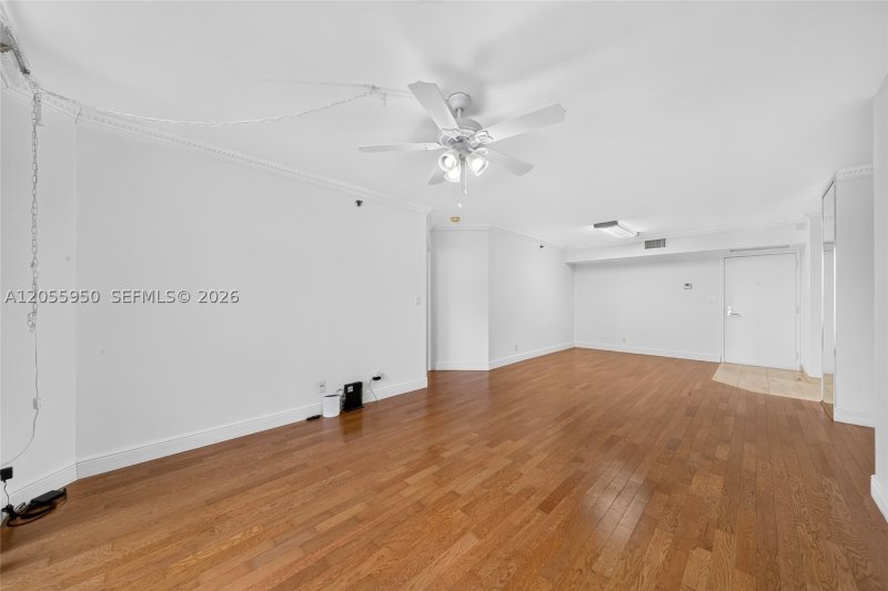 Comprar apartamento en Mystic Pointe 300 310