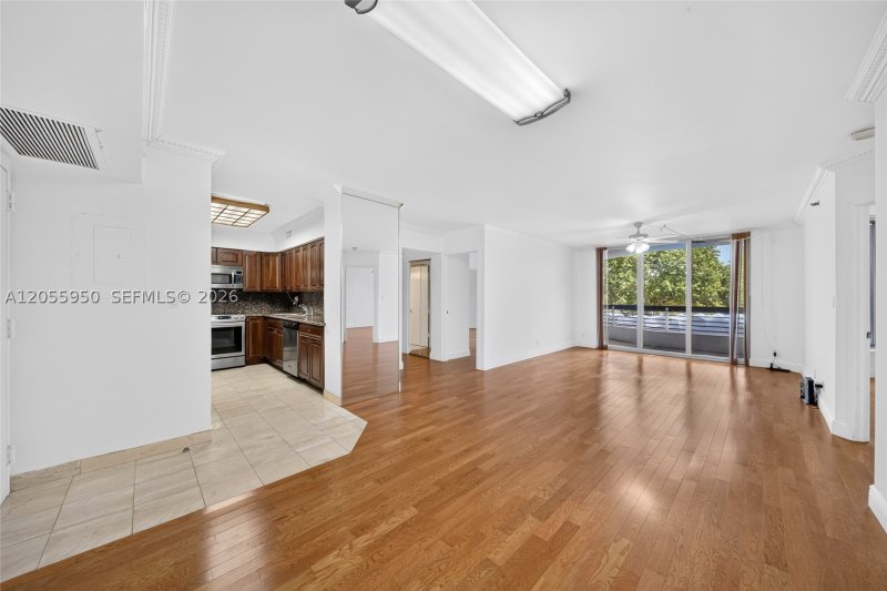 Comprar apartamento en Mystic Pointe 300 310
