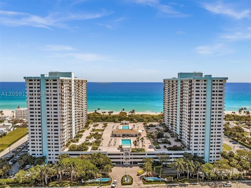 Condo for sale at The Summit 802S