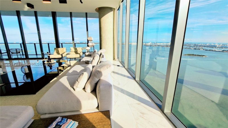 Comprar apartamento en One Paraiso PH4901