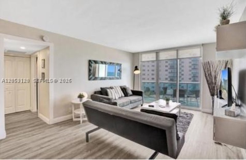 Condo for sale at Tides Hollywood Beach 7C