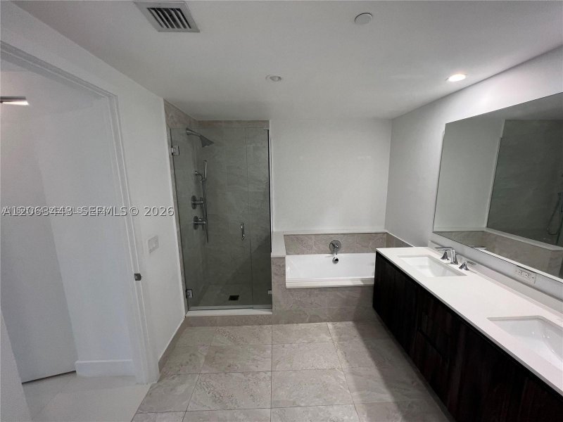 Condo for sale at Aria on The Bay 3000