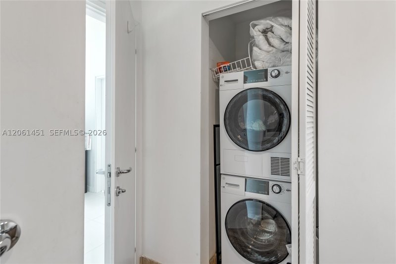 Condo for sale at Met 1 T-2309