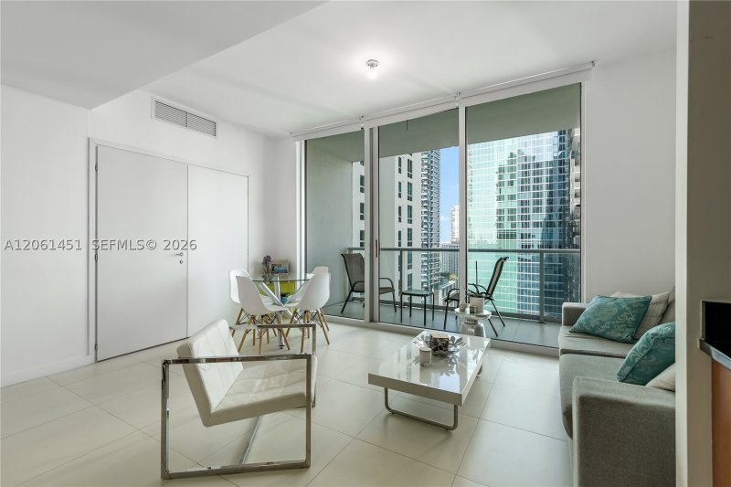 Condo for sale at Met 1 T-2309