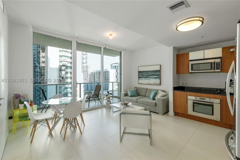 Condo for sale at Met 1 T-2309