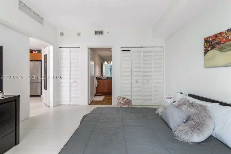 Condo for sale at Met 1 T-2309