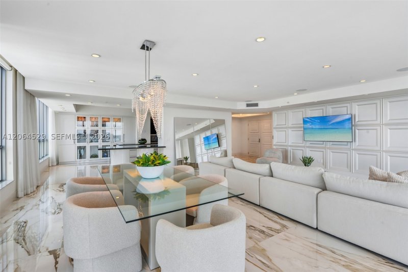 Condo for sale at Diplomat Residences 2106