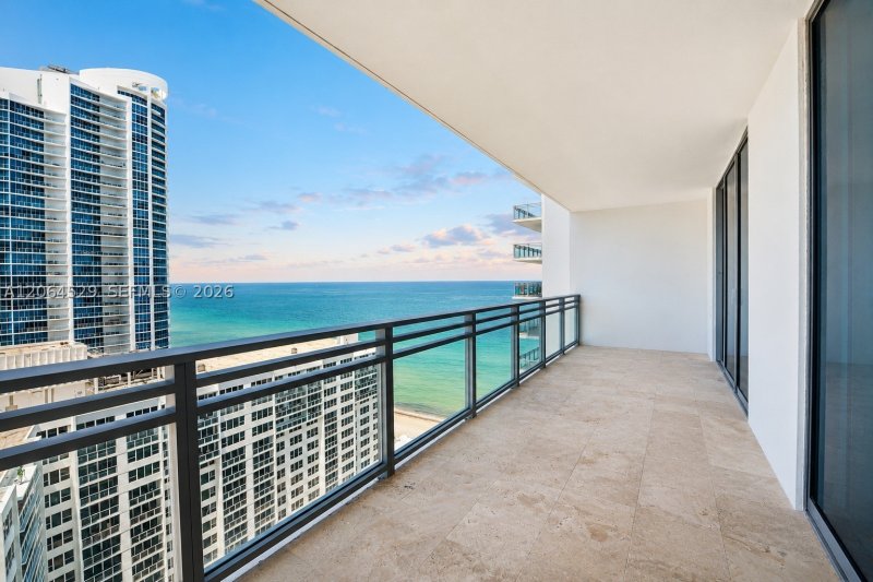 Condo for sale at Diplomat Residences 2106