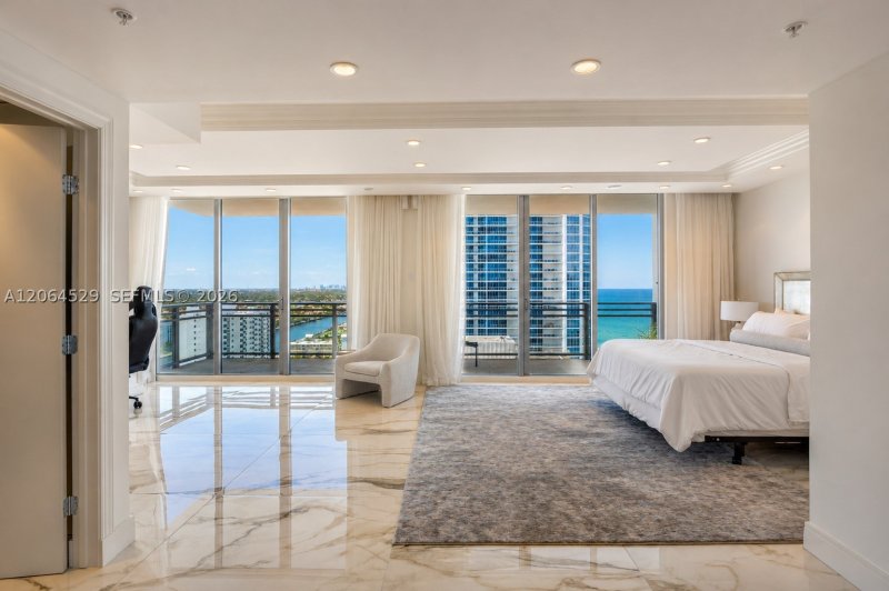 Condo for sale at Diplomat Residences 2106