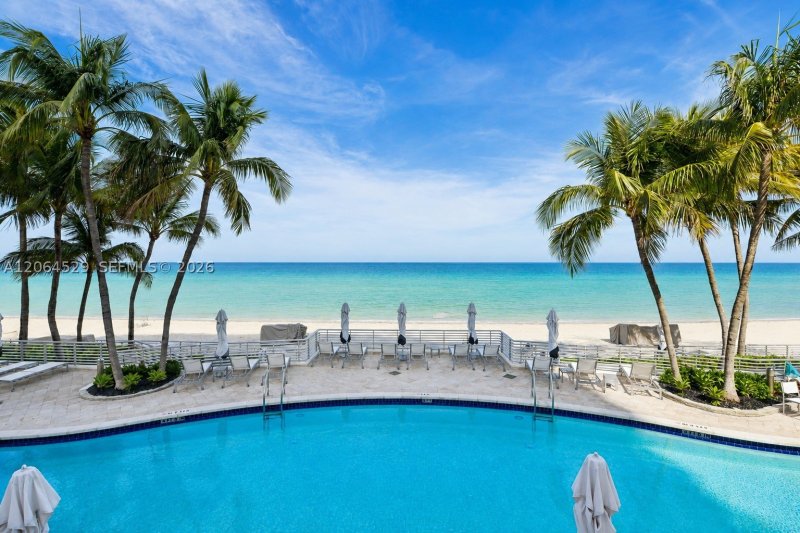Condo for sale at Diplomat Residences 2106