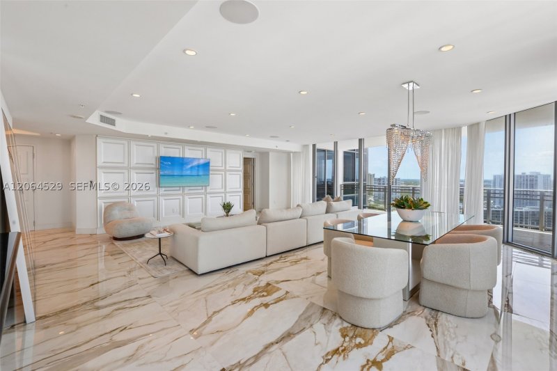 Condo for sale at Diplomat Residences 2106