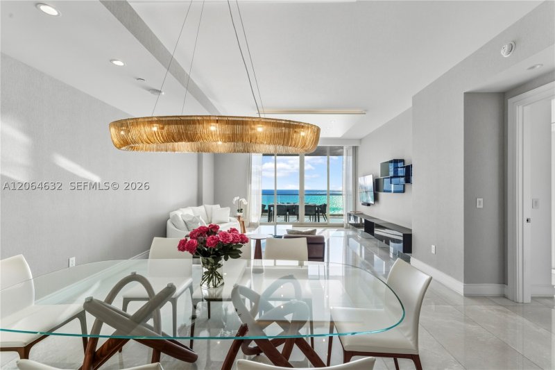 Comprar apartamento no The Estates at Acqualina 1803