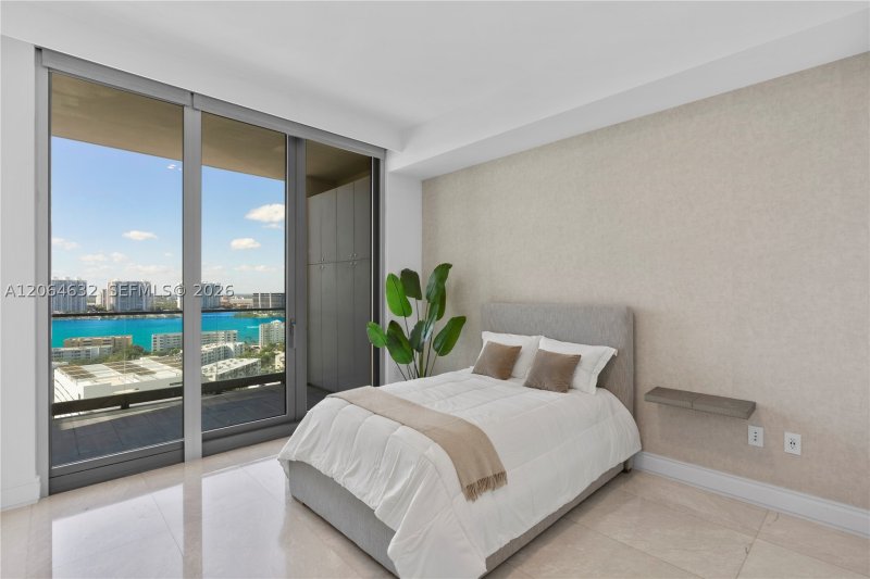 Comprar apartamento no The Estates at Acqualina 1803
