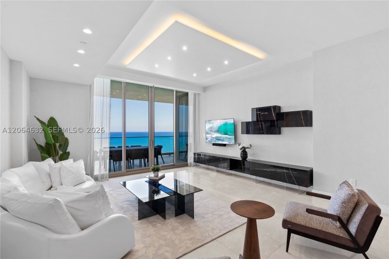Comprar apartamento no The Estates at Acqualina 1803