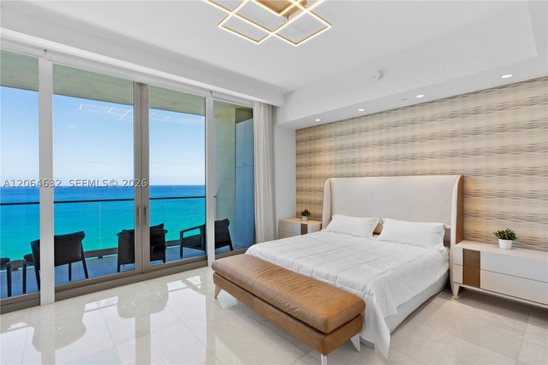 Comprar apartamento no The Estates at Acqualina 1803