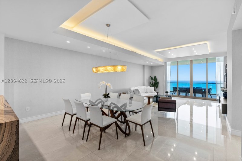 Comprar apartamento no The Estates at Acqualina 1803