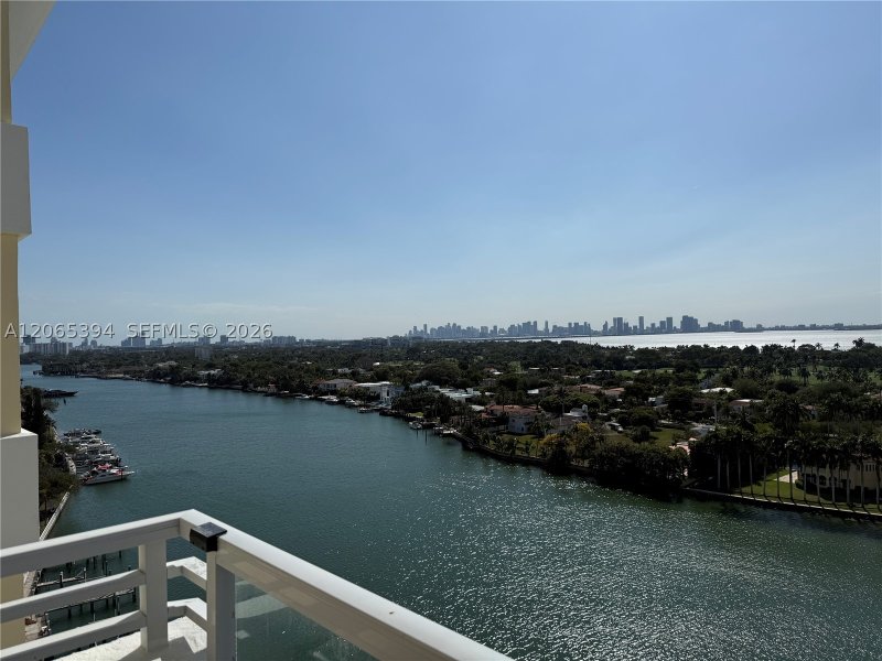 Comprar apartamento no 5600 Collins 16G
