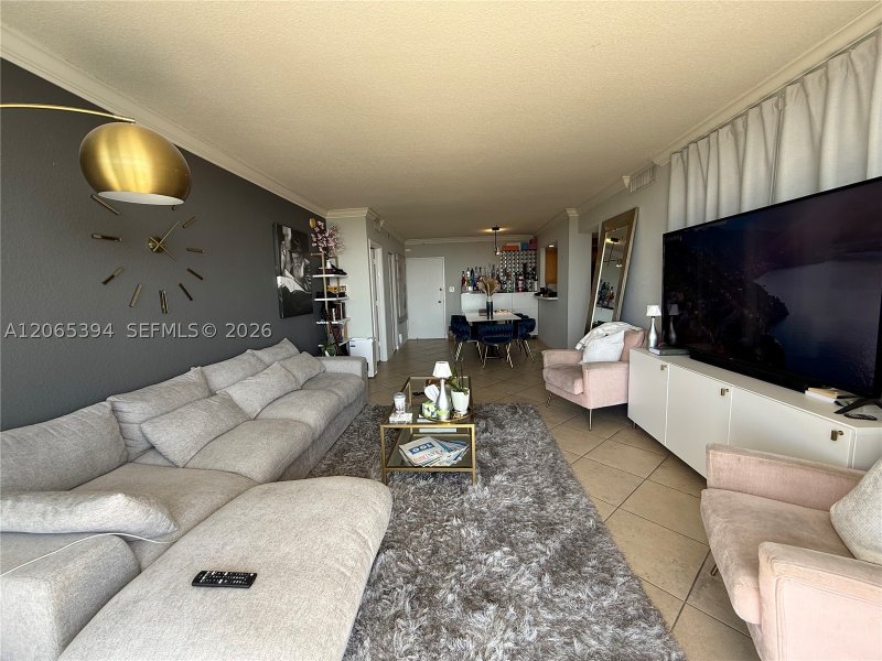 Comprar apartamento no 5600 Collins 16G