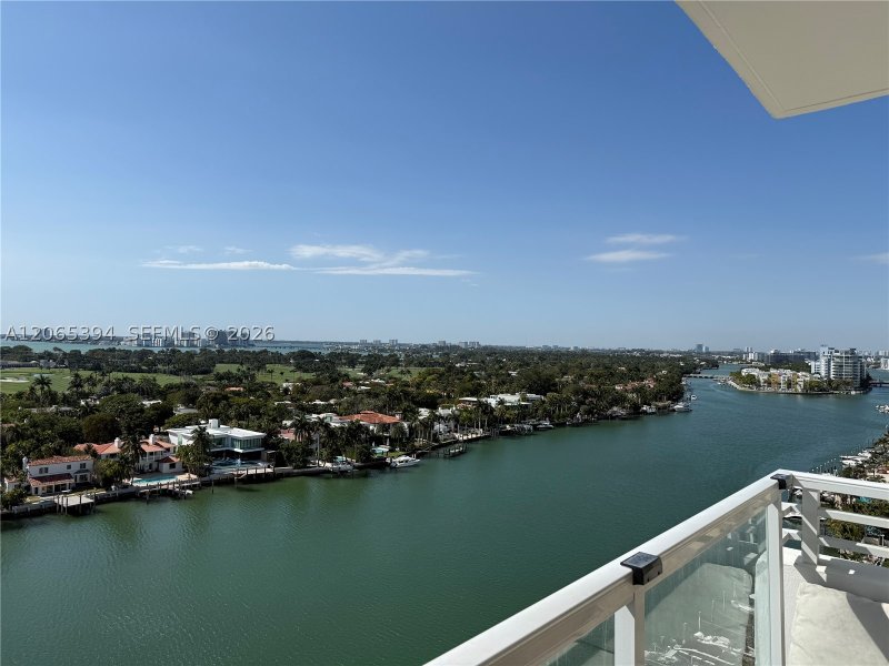 Comprar apartamento no 5600 Collins 16G