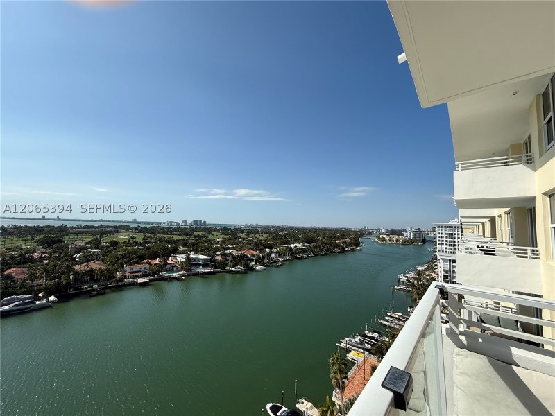 Comprar apartamento no 5600 Collins 16G