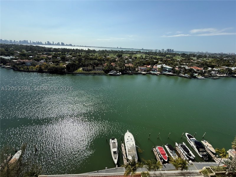Comprar apartamento no 5600 Collins 16G