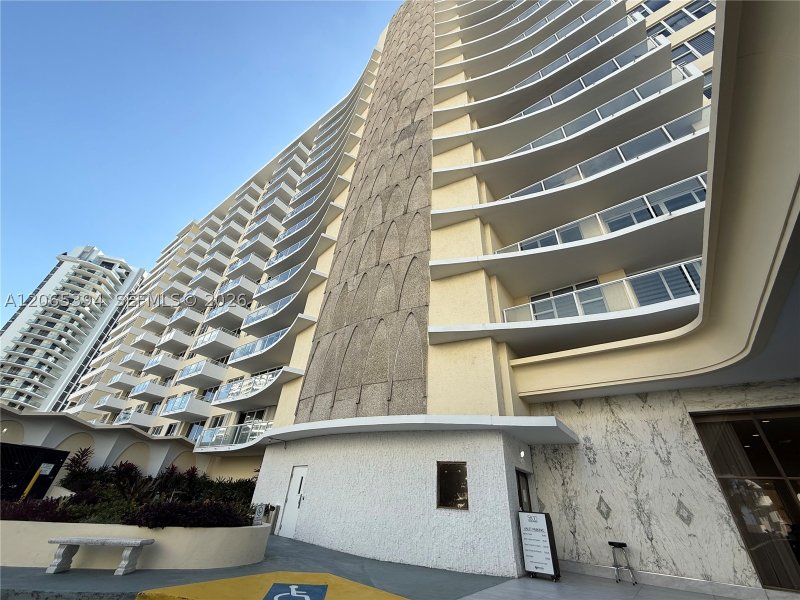 Comprar apartamento no 5600 Collins 16G