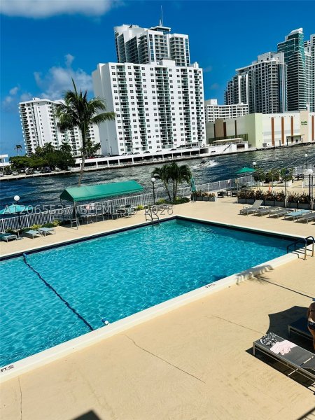 Apartment for rent at Oceanview Park 611