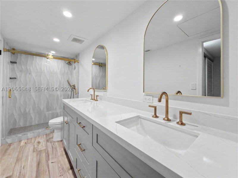 Apartment for rent at Gables Waterway Towers 818