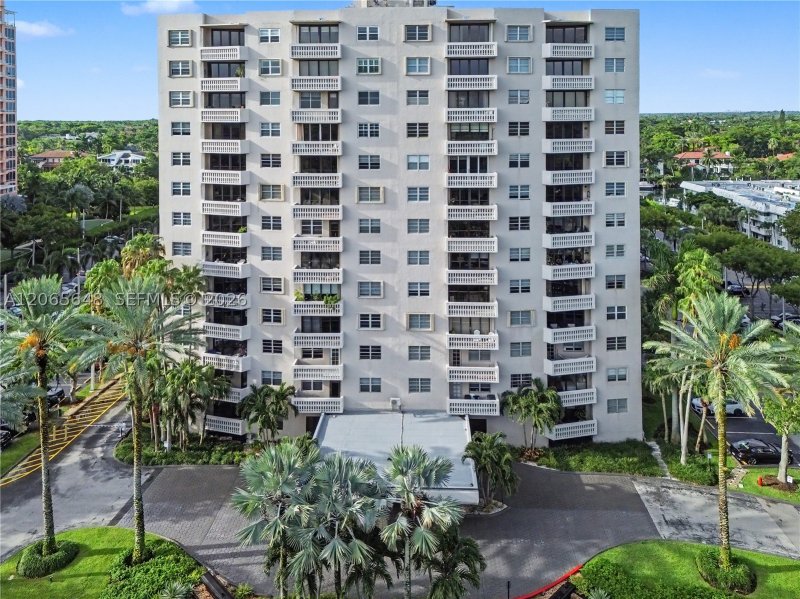 Gables Waterway Towers Apt #818