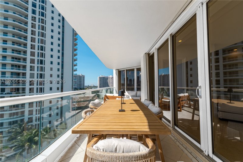 Aluguel de apartamento no 7000 Williams Island 1402