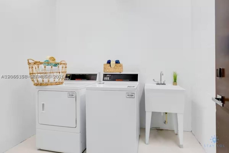 Condo for sale at Costa Hollywood S411
