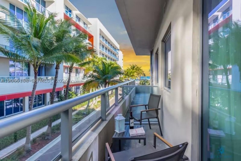 Condo for sale at Costa Hollywood S411