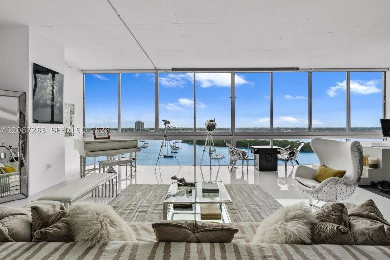 Space 01 Lofts Apt #904