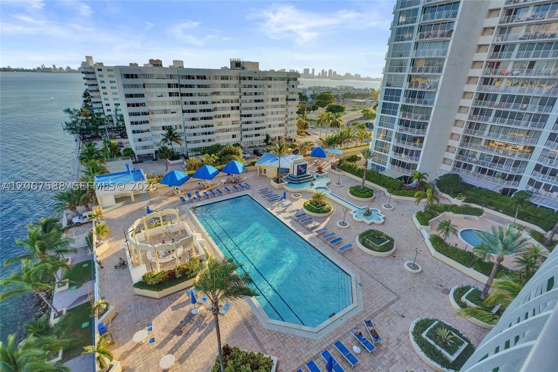 Condo for sale at Grandview Palace 902