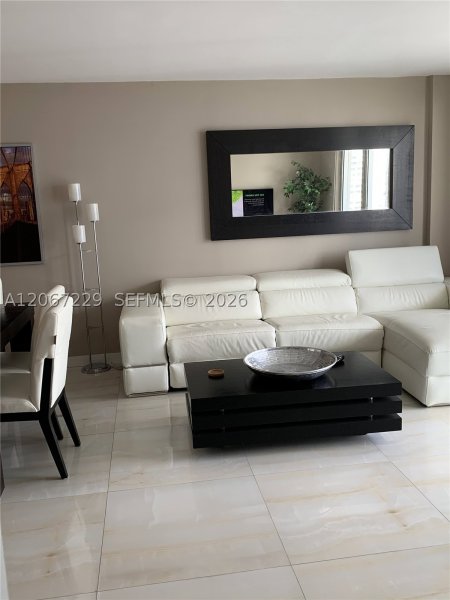 Aluguel de apartamento no Arlen Beach 1003